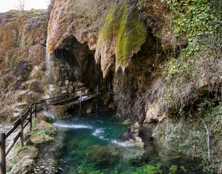 Laghetto-nella-Cascata-della-sorgente-di-Labante